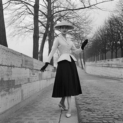 christian dior new look history.